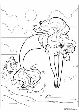 Раскраска Русалочка Ариэль ныряет в море