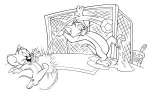 Раскраска Том и Джерри играют в футбол