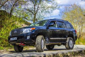 Тюнинг внедорожника Toyota Land Cruiser 200 4х4 в Екатеринбурге