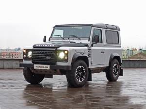 Тест-драйв лимитированного Land Rover Defender Adventure