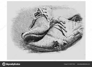 Карандаш рисует старые рваные туфли