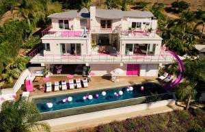 На Airbnb можно снять Дом мечты Барби в Малибу