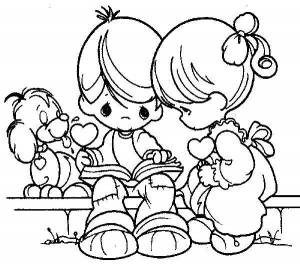 Раскраски Раскраска Девочка и мальчик с книжкой Разные раскраски