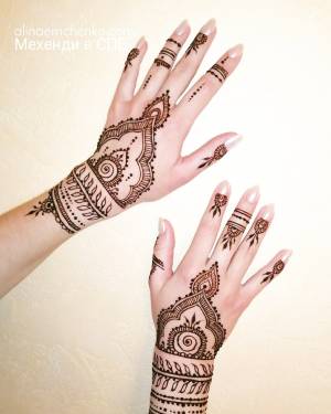 Мехенди на руке