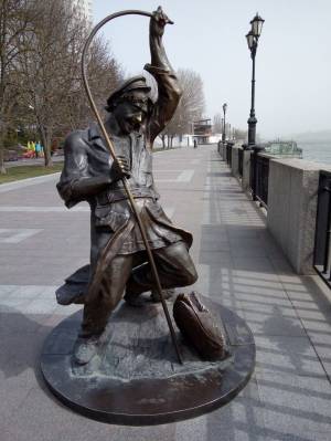 Памятник рыбаку