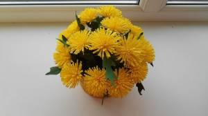 Одуванчики из гофрированной бумаги и фоамирана