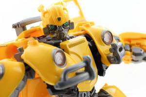 Игрушка Бамблби из фильма Бамблби 2018