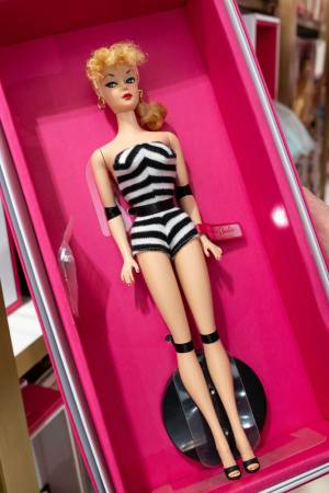 История легендарной куклы Barbie