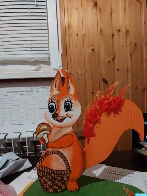 Осенняя поделка «Белка»