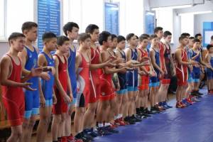 В Хакасии определ лучших борцов вольного стиля