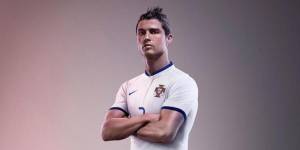 Криштиану Роналду презентовал выездную форму сборной Португалии