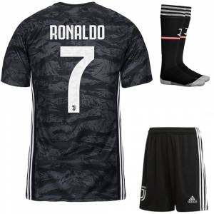 Футбольная форма для детей Кристиано Роналдо
