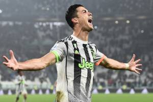 Замет, что «Юве» сыграл в форме с кислотно-зеленым шрифтом? Теперь они партнеры с брендом уличной одежды