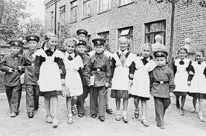 Как менялась российская школьная форма за 100 лет