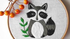 15 лучших сюжетов вышивки с енотами!