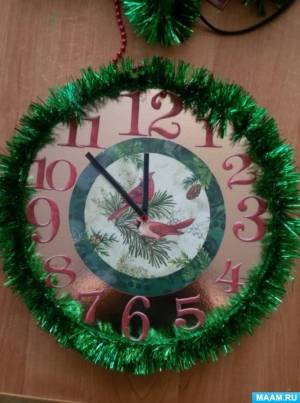 Интерьерная поделка «Новогодние часы»
