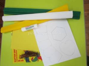 Фиалки из гофрированной бумаги своими руками