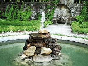 Фонтан своими руками на даче из подручных средств, бетона, видео