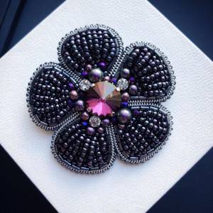 Брошь цветок из бисера своими руками