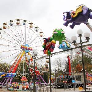 Колесо обозрения в парке «Швейцария» останется еще на одно лето