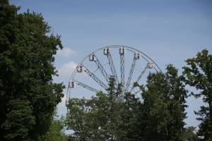 Свидание на колесе обозрения