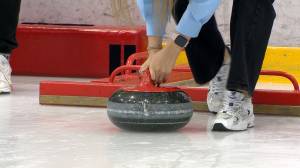 Жителям Ноябрьска напомн о возможности сыграть в кёрлинг