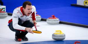 Зачем камням нужен серийный номер? Сколько стоит щетка? Что нужно знать об экипировке керлингистов