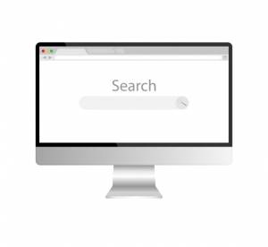 Монитор компьютера и окно интернет-браузера на экране