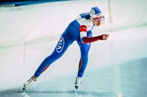 В чем разница между шорт-треком и конькобежным спортом?