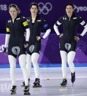 Форму американских конькобежцев высмеяли в Сети