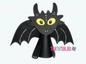 Дракон Беззубик из бумаги