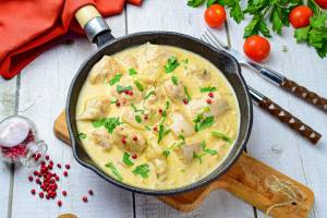 Куриное филе в сметане на сковороде рецепт с фото пошагово