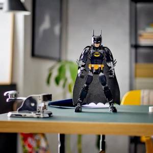 Конструктор LEGO Super Heroes 76259 Сборная фигурка Бэтмена