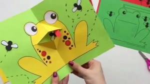 Простая, яркая, красивая и оригинальная аппликация Лягушка