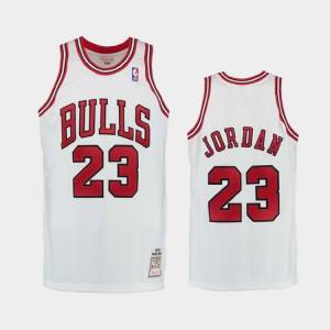 оригинальную Chicago Bulls 23 Michael Jordan White Hardwood Classics баскетбольная майка NBA в баскетбольном магазине NBA-shop по приятной цене 3 000 руб