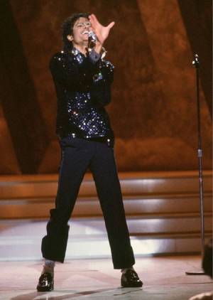 На торги выставлены знаменитые «лунные» мокасины Майкла Джексона