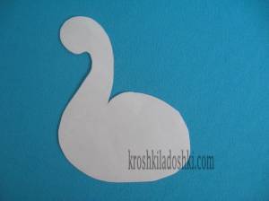 Аппликация лебедь из ладошек