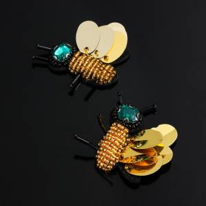 Шитье одежды и ткани, значок пчелы со стразами и бисером, пришитая нашивка, аппликация с кристаллами, нашивки с блестками