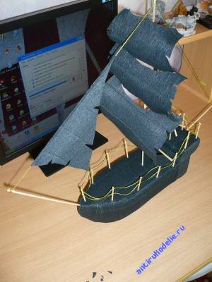 Как сделать пиратский корабль из пенопласта и гофрированной бумаги своими руками