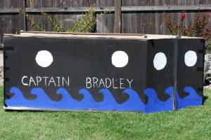 Пиратский корабль из картонной коробки Тематические декорации Костюмы, реквизит, декорации Каталог статей