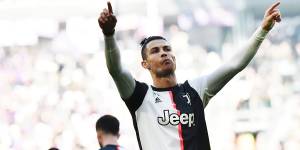 Роналду показал 7 упражнений для поддержания формы дома