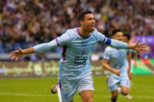 Аль-Наср» продаёт около 300 футболок Роналду в день