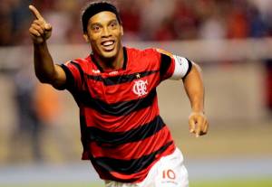 Биография и карьера выдающегося бразильского футболиста Роналдиньо