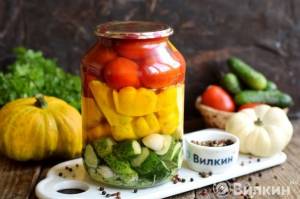 Ассорти из огурцов, помидоров и патиссонов на зиму