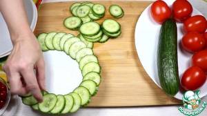 Простая нарезка из помидоров и огурцов