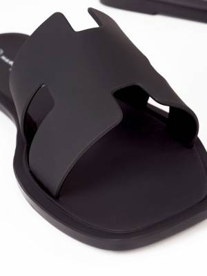 Шлепанцы оригинальной формы