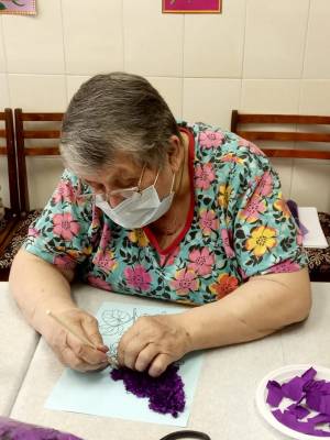 Аппликация из гофрированной бумаги «Ветка сирени»