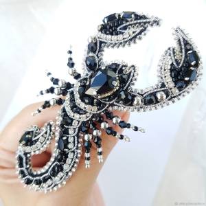 Брошь из бисера черный скорпион в интернет-магазине Ярмарка Мастеров по цене 5500 ₽