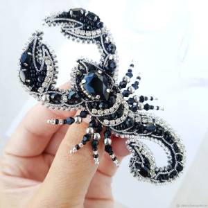 Брошь из бисера черный скорпион в интернет-магазине Ярмарка Мастеров по цене 5500 ₽