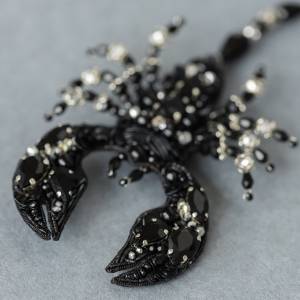 Брошь СКОРПИОН в разных цветах в интернет-магазине BRILL